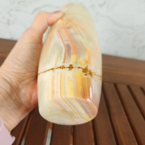Elegant Natural Onyx Stone Vase 7.3” Polished Multicolor Cream & Amber Veins - Picture 5 of 7